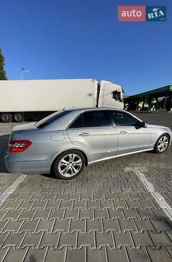 Седан Mercedes-Benz E-Class 2012 в 