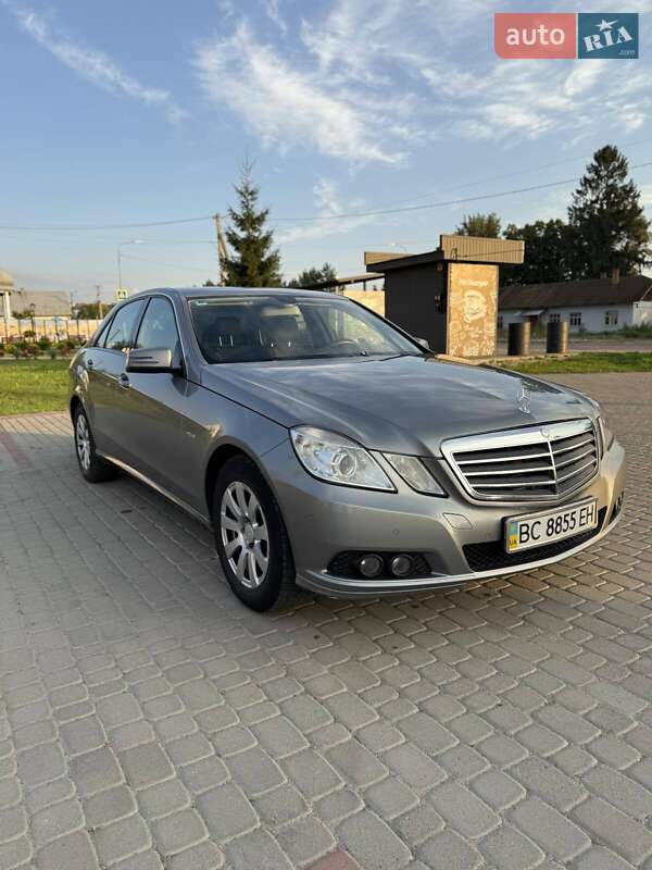 Седан Mercedes-Benz E-Class 2010 в Самборі