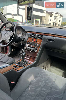 Седан Mercedes-Benz E-Class 1999 в 