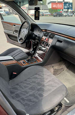 Седан Mercedes-Benz E-Class 1999 в 