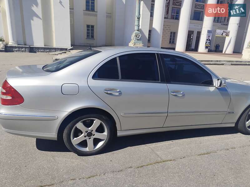 Седан Mercedes-Benz E-Class 2003 в Жовтих Водах