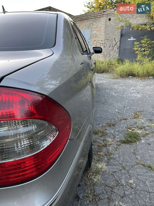 Седан Mercedes-Benz E-Class 2008 в Киеве