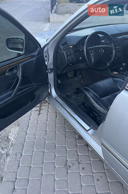 Седан Mercedes-Benz E-Class 2001 в 