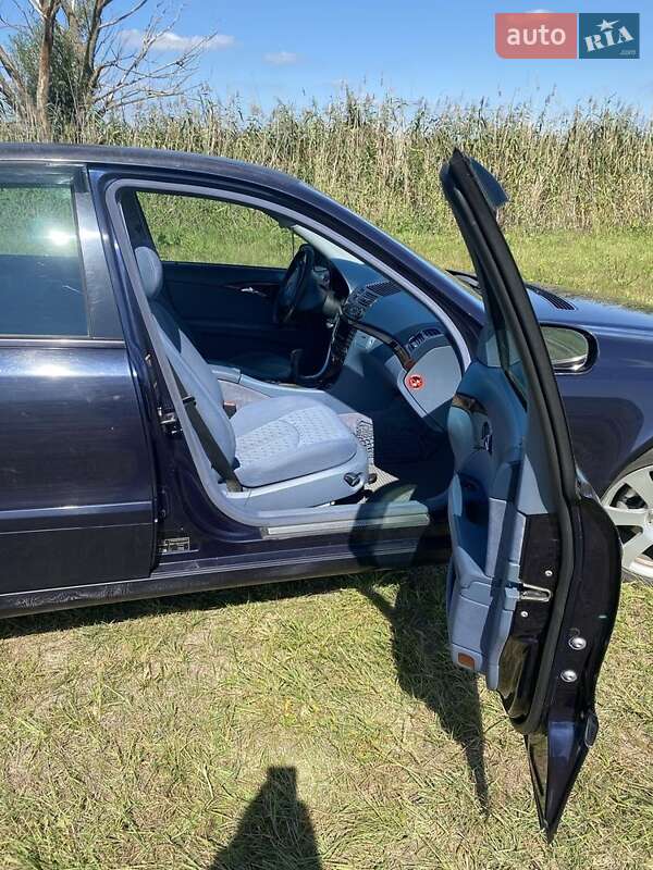 Седан Mercedes-Benz E-Class 2003 в Змиеве фото 13 Седан Mercedes-Benz E-Class 2003 в Змиеве
