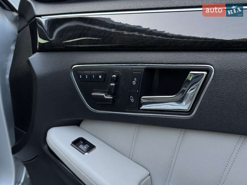 Седан Mercedes-Benz E-Class 2010 в Самборе