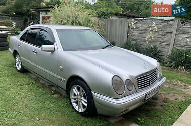 Седан Mercedes-Benz E-Class 1998 в Чернівцях