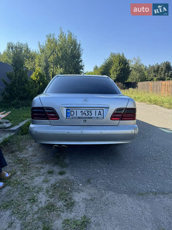 Седан Mercedes-Benz E-Class 2001 в Киеве
