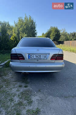 Седан Mercedes-Benz E-Class 2001 в 