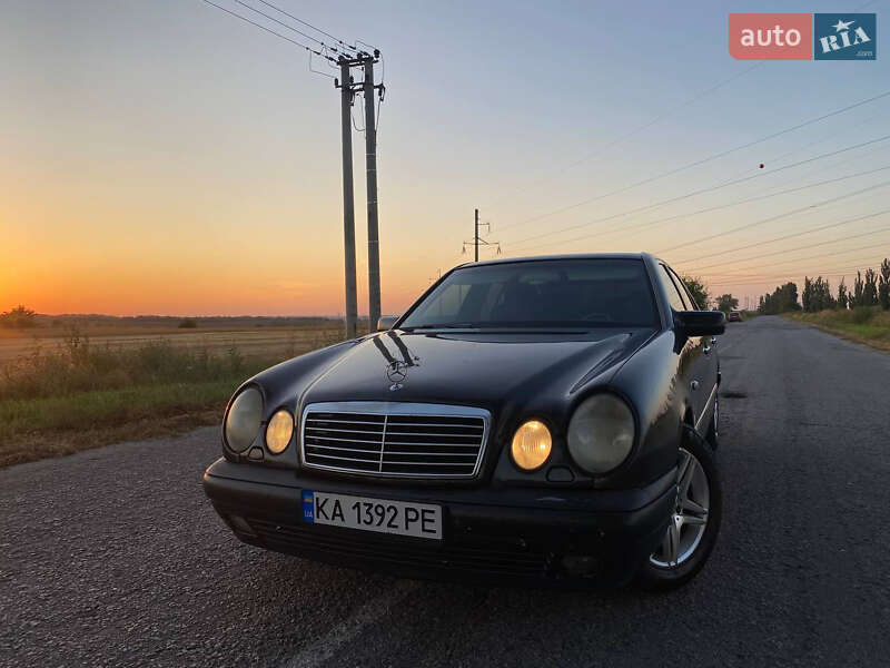 Седан Mercedes-Benz E-Class 1997 в 
