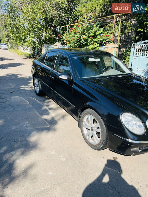 Седан Mercedes-Benz E-Class 2004 в Кривом Роге