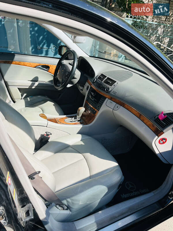Седан Mercedes-Benz E-Class 2004 в Кривом Роге