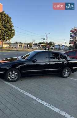 Седан Mercedes-Benz E-Class 2001 в 