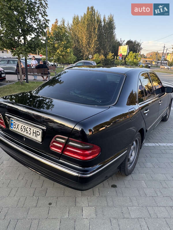 Седан Mercedes-Benz E-Class 2001 в Хмельницком