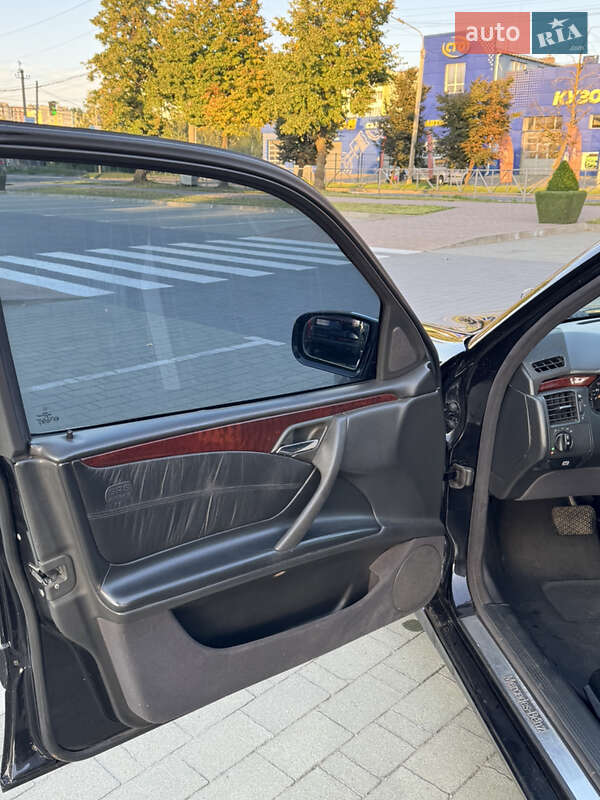 Седан Mercedes-Benz E-Class 2001 в Хмельницком