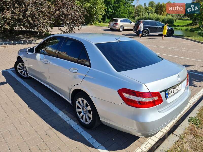 Седан Mercedes-Benz E-Class 2010 в Киеве