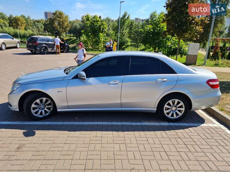 Седан Mercedes-Benz E-Class 2010 в Киеве
