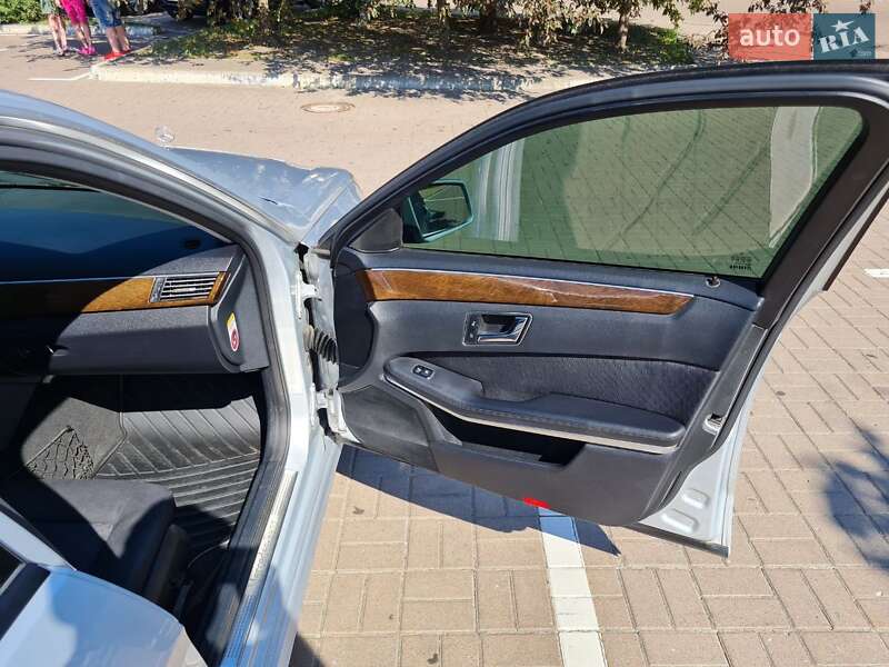 Седан Mercedes-Benz E-Class 2010 в Киеве