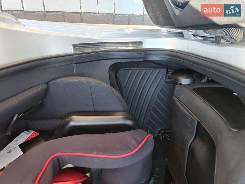 Седан Mercedes-Benz E-Class 2010 в Киеве