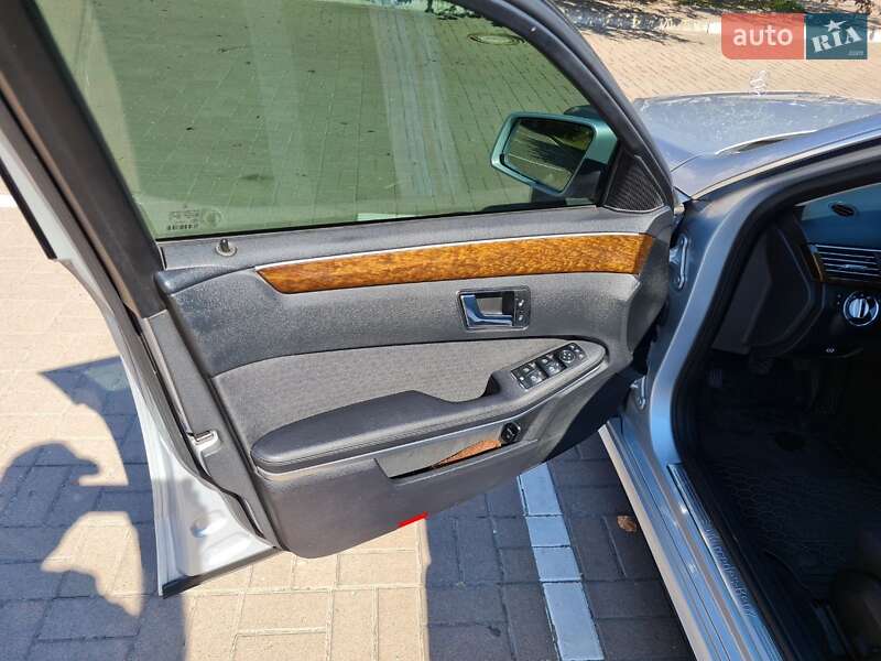 Седан Mercedes-Benz E-Class 2010 в Киеве