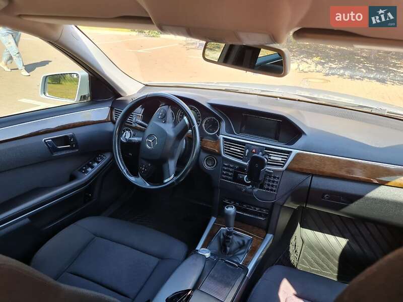 Седан Mercedes-Benz E-Class 2010 в Киеве