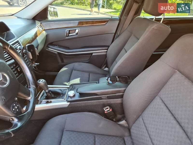 Седан Mercedes-Benz E-Class 2010 в Киеве