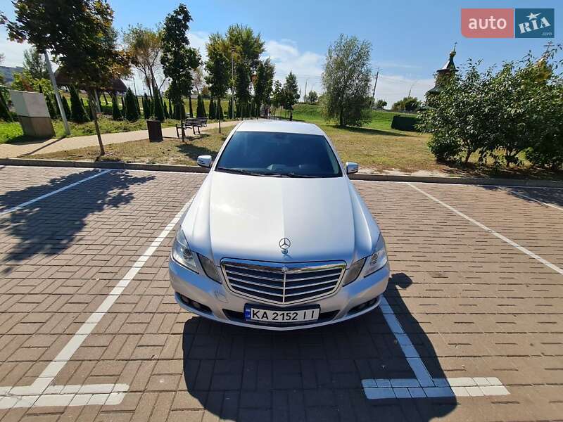 Седан Mercedes-Benz E-Class 2010 в Киеве