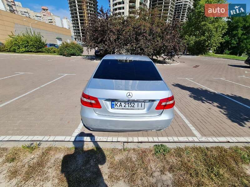 Седан Mercedes-Benz E-Class 2010 в Киеве