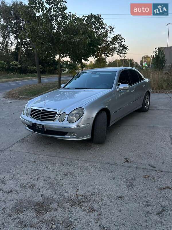 Седан Mercedes-Benz E-Class 2002 в Черновцах