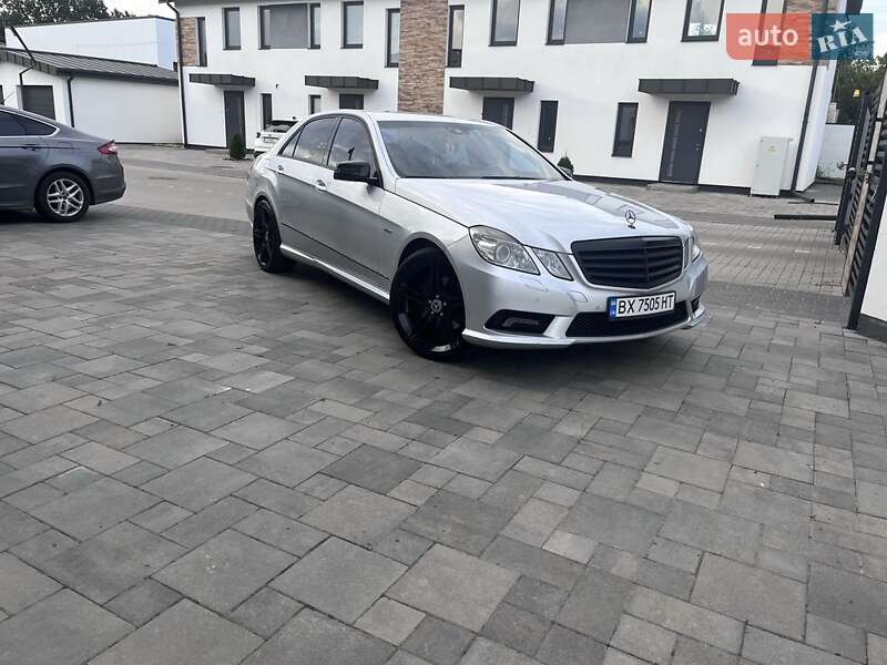 Седан Mercedes-Benz E-Class 2009 в 