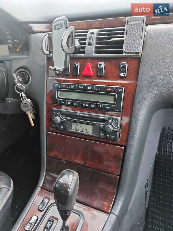 Седан Mercedes-Benz E-Class 2000 в Прилуках