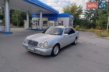Седан Mercedes-Benz E-Class 1998 в Староконстантинове