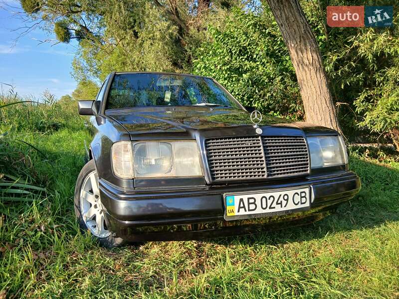 Седан Mercedes-Benz E-Class 1993 в Виннице