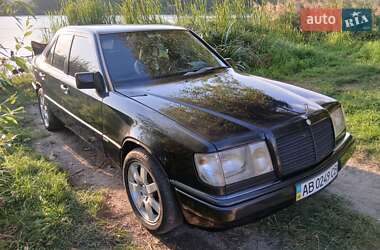 Седан Mercedes-Benz E-Class 1993 в Виннице