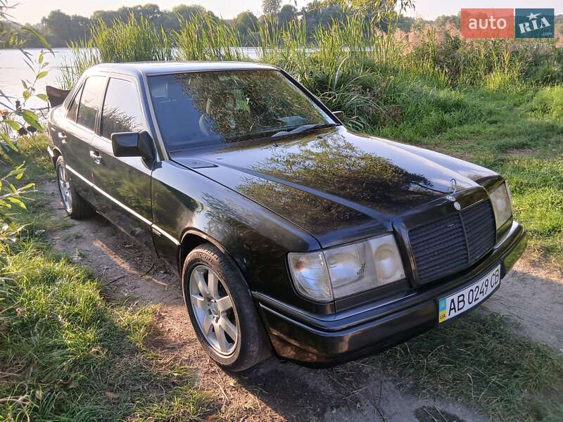 Mercedes-Benz E-Class 1993 Mercedes-Benz E-Class 1993