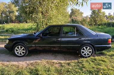 Седан Mercedes-Benz E-Class 1993 в 