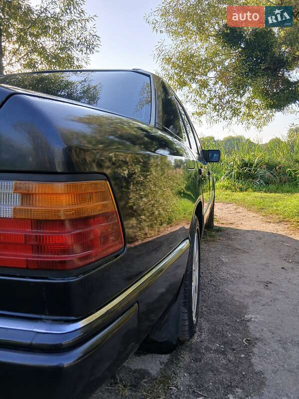 Седан Mercedes-Benz E-Class 1993 в Виннице
