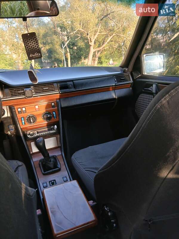 Седан Mercedes-Benz E-Class 1993 в Виннице