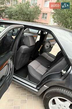 Седан Mercedes-Benz E-Class 1995 в 