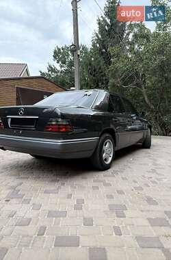 Седан Mercedes-Benz E-Class 1995 в 