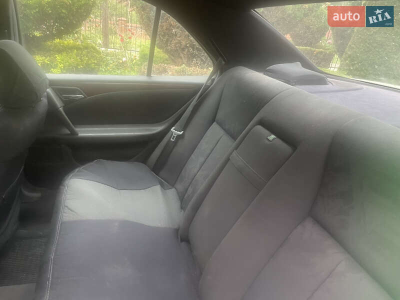 Седан Mercedes-Benz E-Class 1997 в Львове