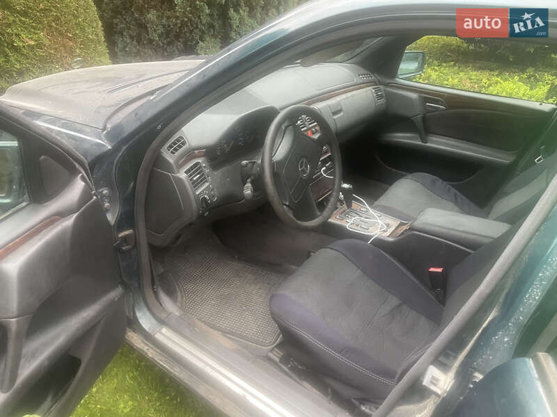 Седан Mercedes-Benz E-Class 1997 в Львове