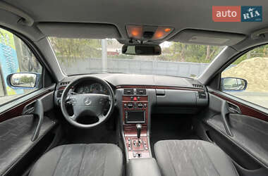 Седан Mercedes-Benz E-Class 2000 в 