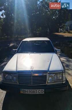 Седан Mercedes-Benz E-Class 1990 в 