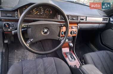 Седан Mercedes-Benz E-Class 1990 в 