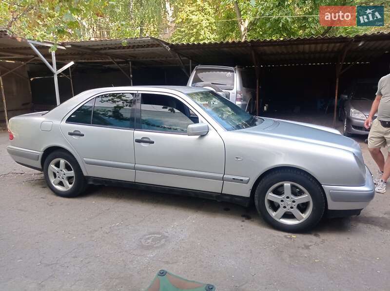 Седан Mercedes-Benz E-Class 1999 в Одесі
