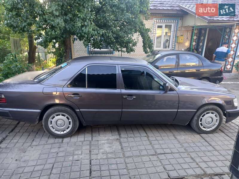 Седан Mercedes-Benz E-Class 1995 в Хмельницком