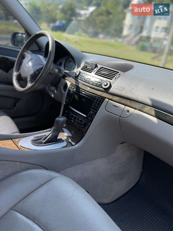 Седан Mercedes-Benz E-Class 2004 в Косове