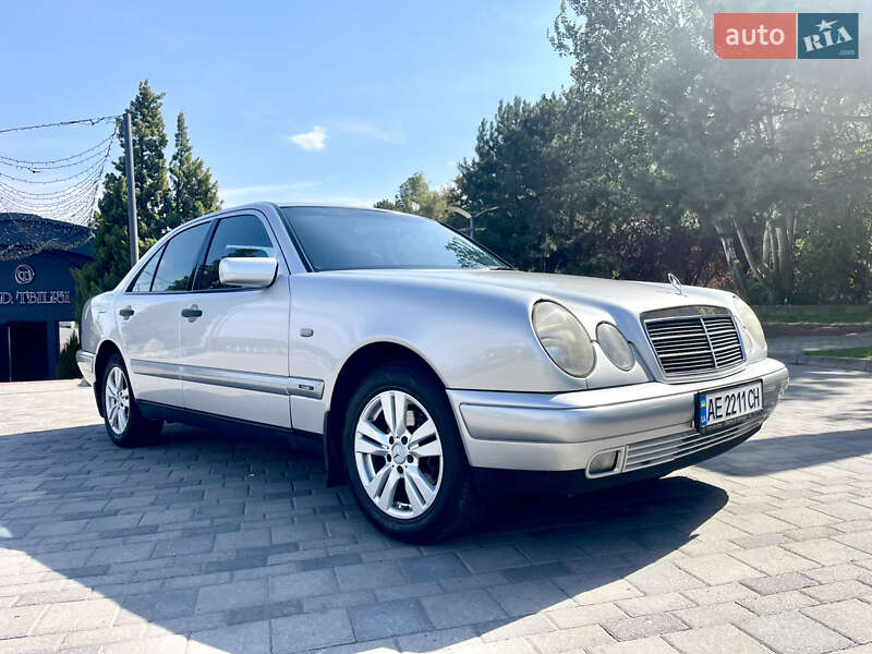 Седан Mercedes-Benz E-Class 1999 в Днепре
