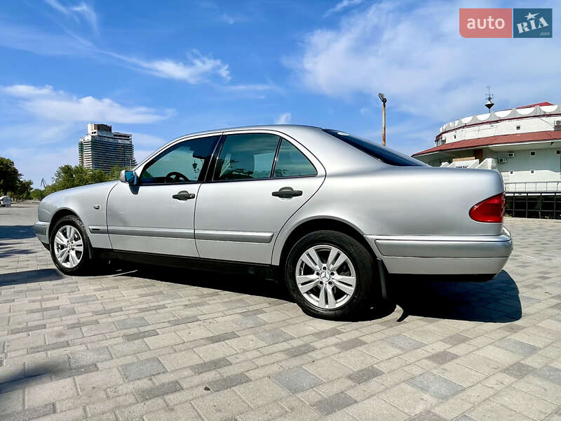 Седан Mercedes-Benz E-Class 1999 в Днепре