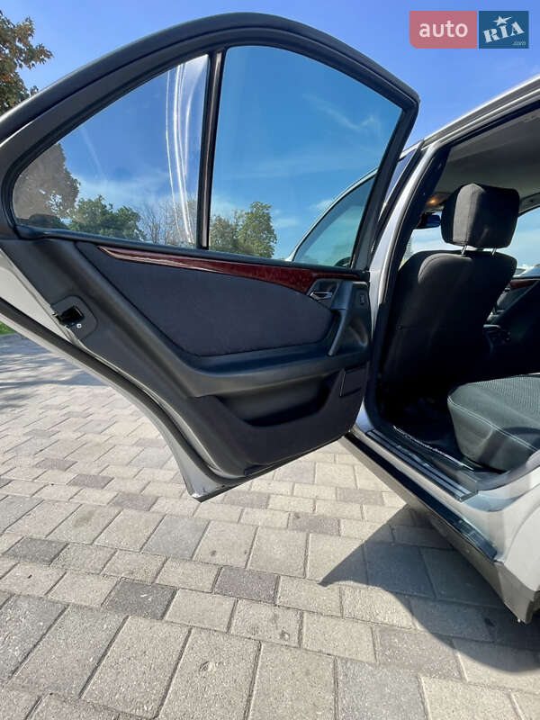 Седан Mercedes-Benz E-Class 1999 в Днепре